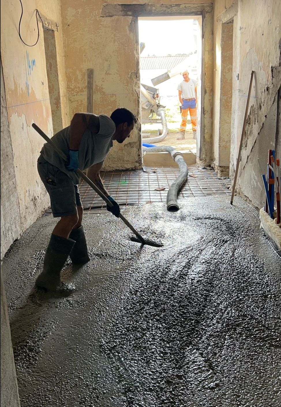 Décaissement et réalisation d'une dalle de 70m2 en béton - Photo 3