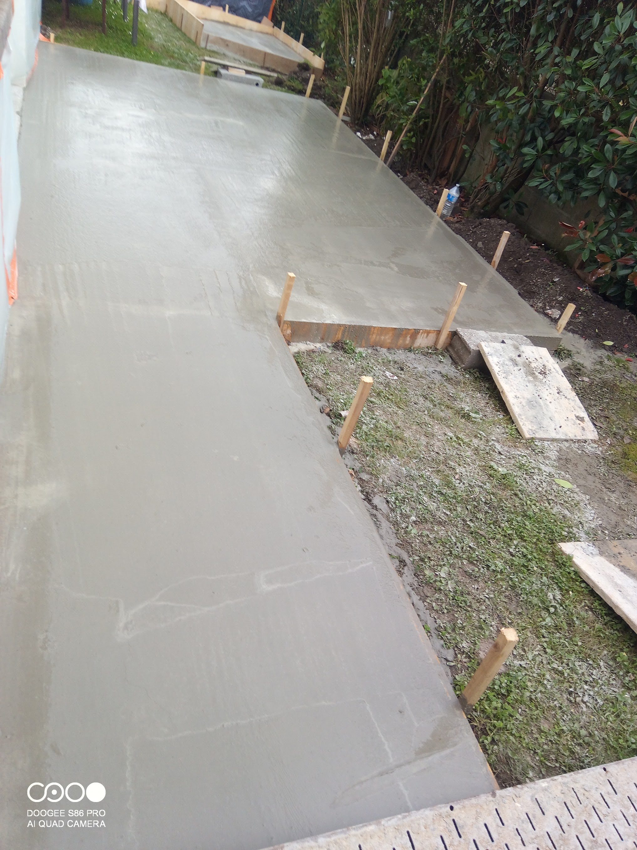 Création d'une terrasse en béton et pose du carrelage - Photo 1