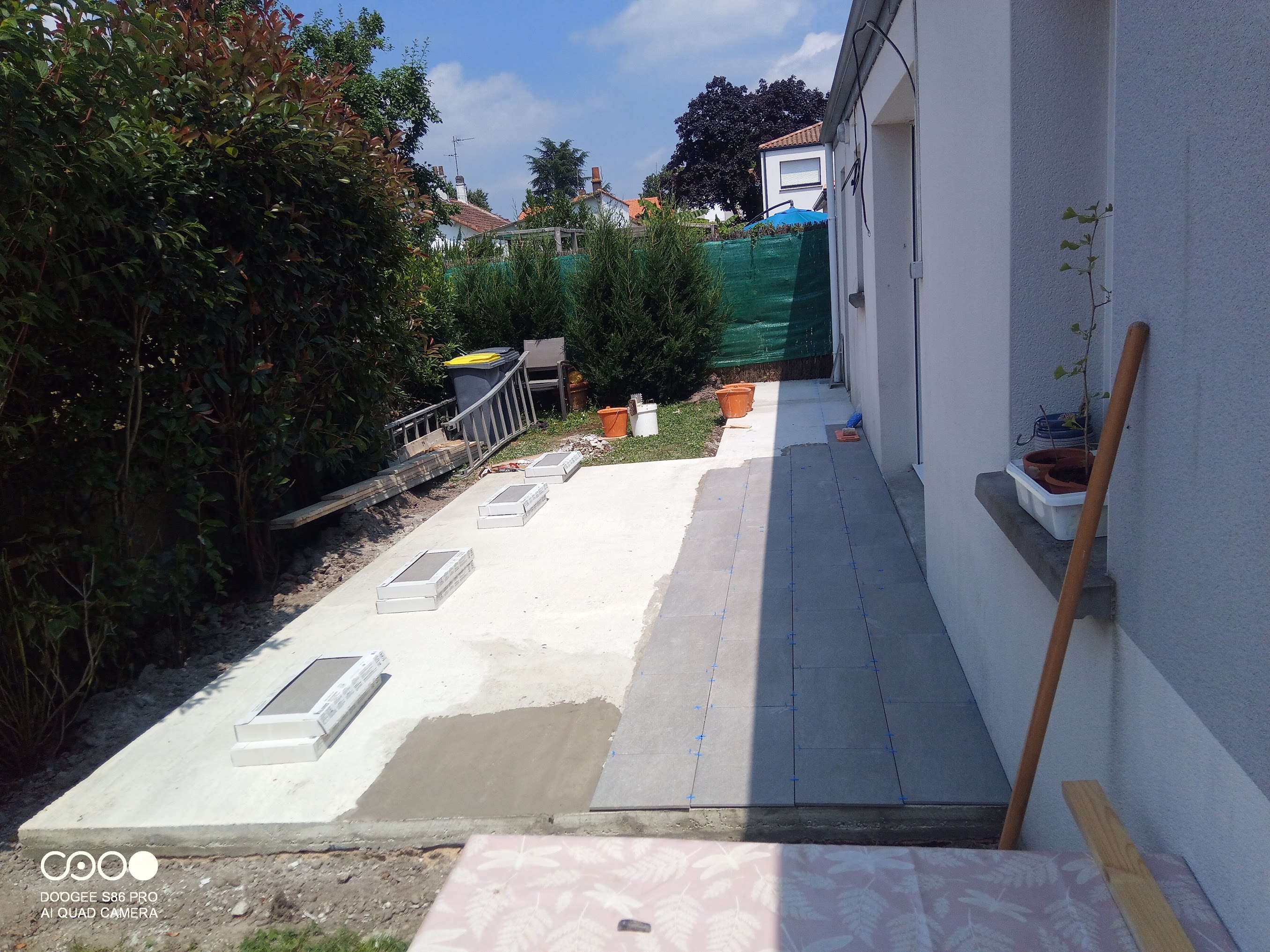 Création d'une terrasse en béton et pose du carrelage - Photo 2